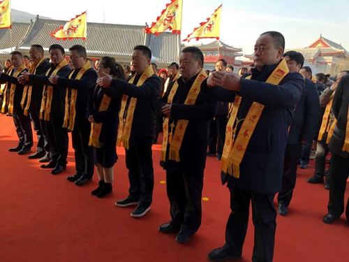 寧興剛董事長一行赴潼關(guān)古城參加迎春鳴鐘祈?；顒?></div>
                                <div   id=