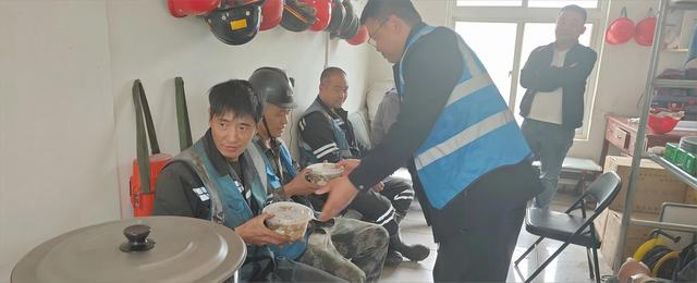 陜煤建設韓城分公司安裝第四項目部：一碗熱乎飯，情暖眾人心