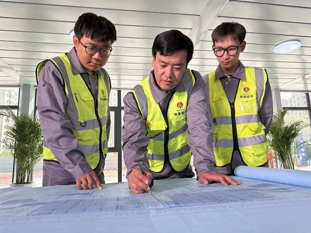 陜煤建設(shè)者勇?lián)?施工一線譜華章 陜煤建設(shè)者勇?lián)?施工一線譜華章