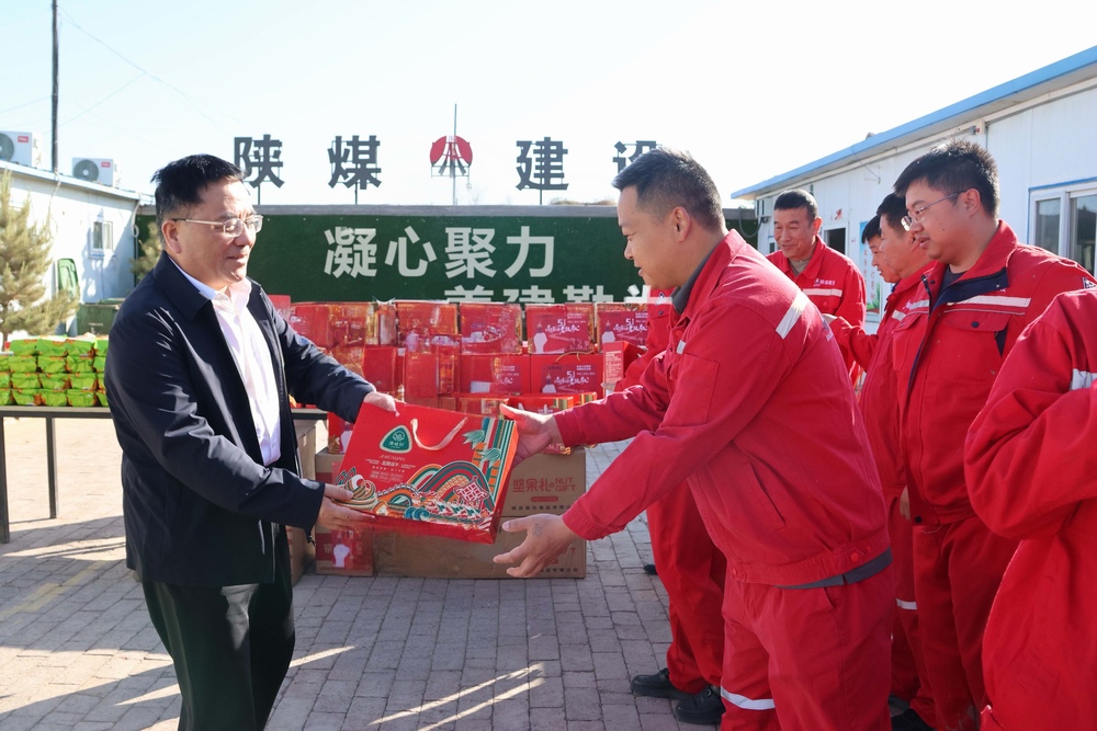 集團領(lǐng)導“五一”期間深入一線開展安全督導檢查并慰問干部員工