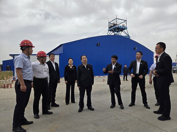 陜煤集團總經(jīng)理趙福堂深入陜煤建設礦建二公司曹家灘副立井項目調(diào)研