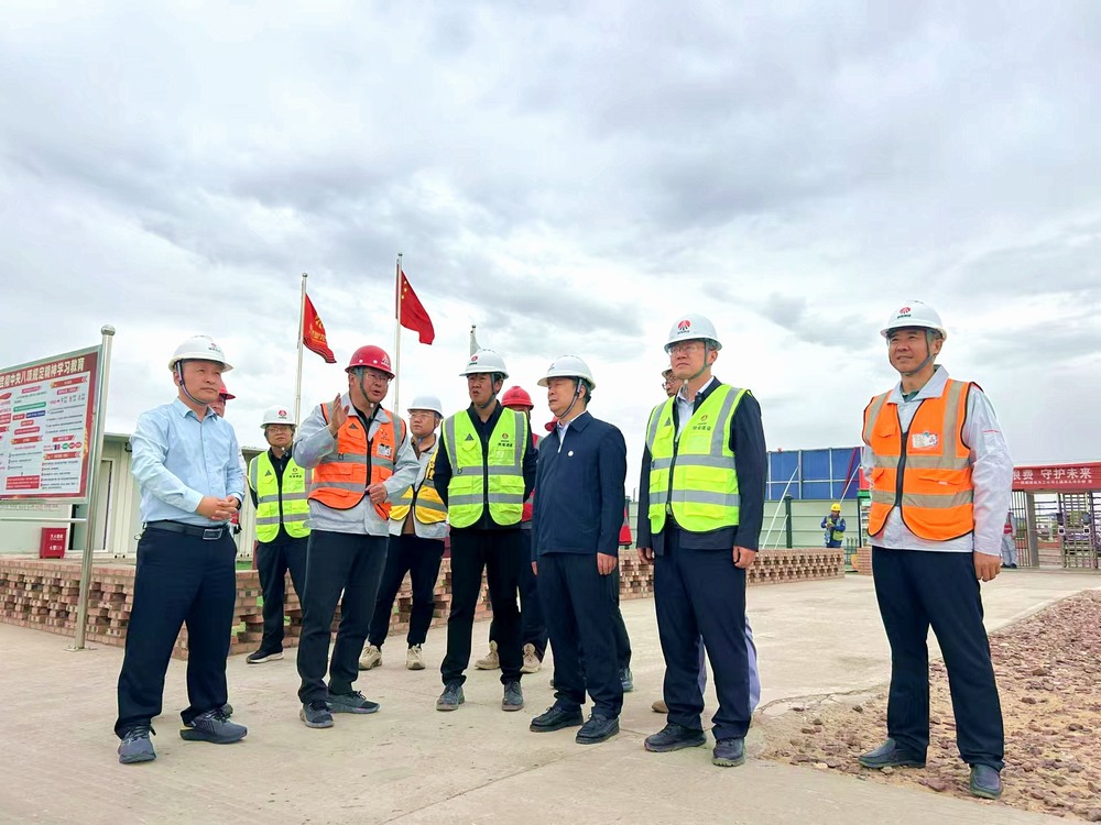 陜煤集團工程總監(jiān)、基本建設管理部總經(jīng)理李仰東深入榆林化學二期項目檢查指導