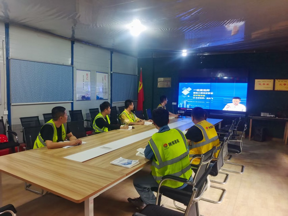 燈光映初心！陜煤建設銅煤公司基層職工備戰(zhàn)一建熱潮涌